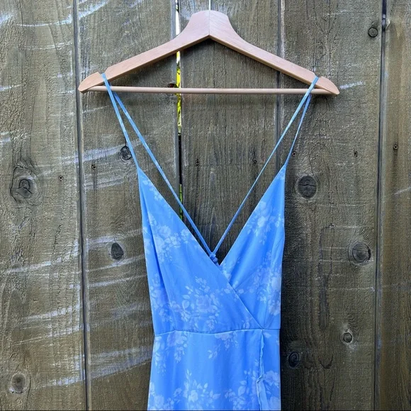Light Blue Floral Lace-Up Back High-Low Maxi Dress 🌿 - Picture 5 of 12